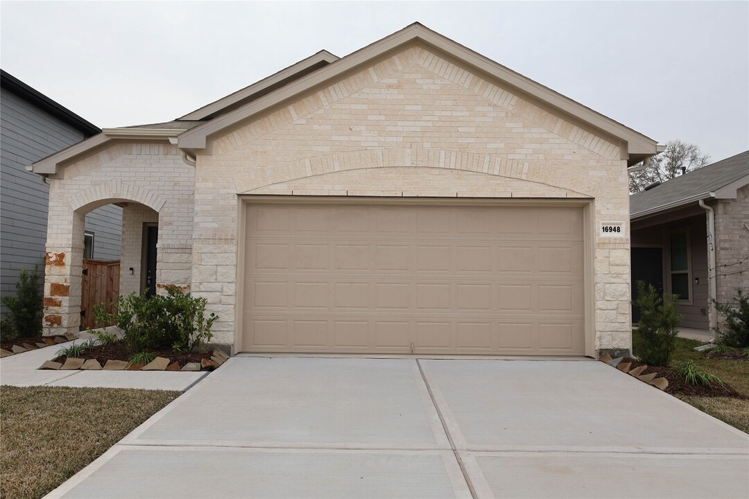 16948 Juniper Blossom Bnd in Conroe, TX - Building Photo