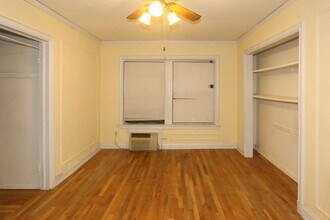 823 W Wolfram, Unit 502 in Chicago, IL - Building Photo - Building Photo