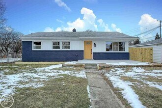 47705 Roland St in Shelby Township, MI - Building Photo - Building Photo