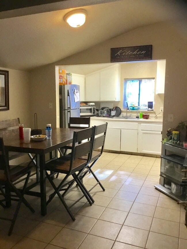 282 W 8th St in Gilroy, CA - Building Photo - Building Photo