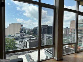 1390 V St NW in Washington, DC - Building Photo - Building Photo