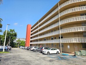 1475 NE 125th Terrace in North Miami, FL - Building Photo - Building Photo