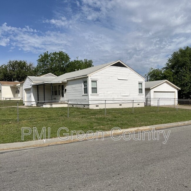 4547 E Young Ct in Tulsa, OK - Building Photo - Building Photo