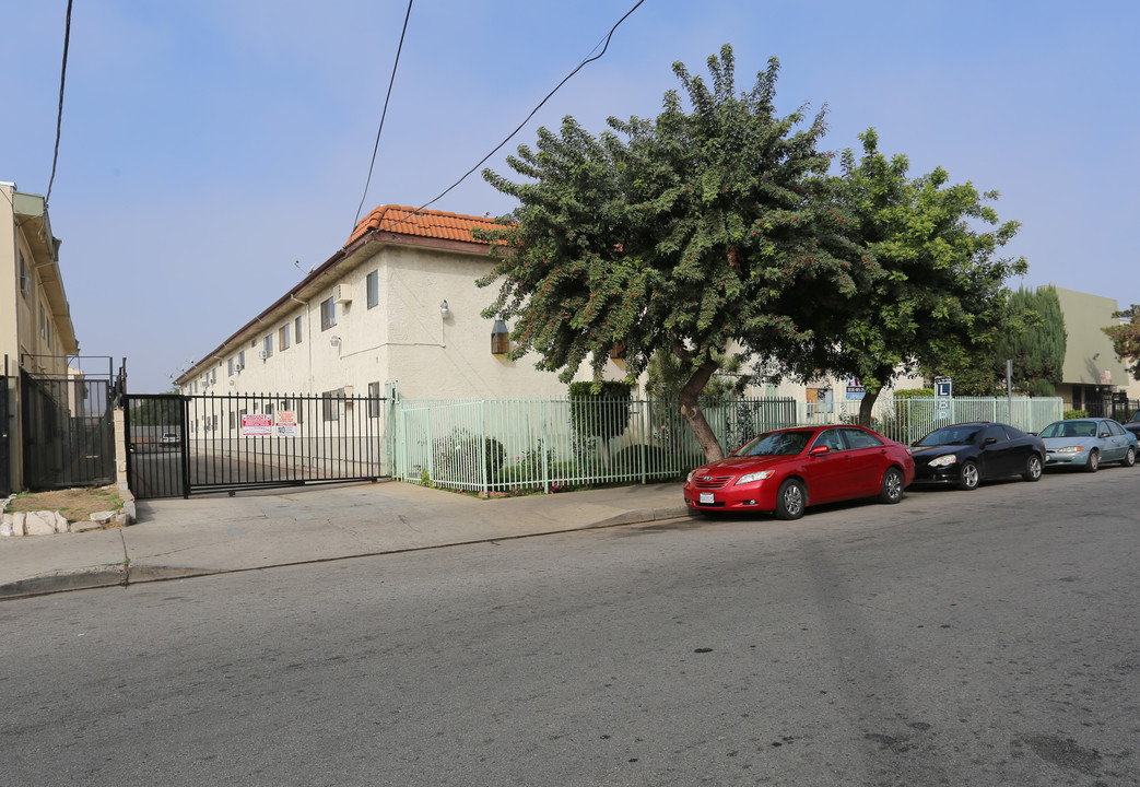 8619 Willis Avenue Apartments in Van Nuys, CA - Foto de edificio