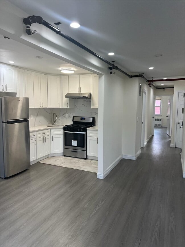 6150 219th St in Queens, NY - Foto de edificio - Building Photo