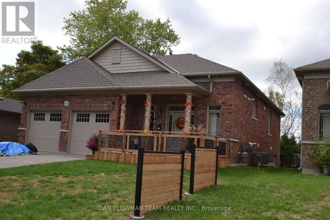 60 Lambs Ln in Bowmanville, ON - Building Photo