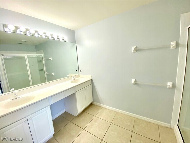 property at 1164 Oxford Ln