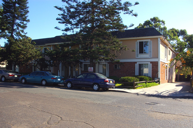 Pico Apartments in San Diego, CA - Foto de edificio - Building Photo