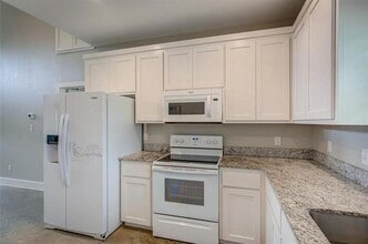 703 Maple St in Commerce, TX - Building Photo - Building Photo