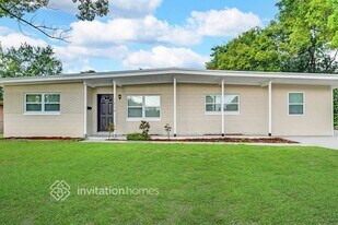 1834 N Powers Dr in Orlando, FL - Building Photo