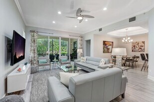 2859 Tiburon Blvd E in Naples, FL - Building Photo