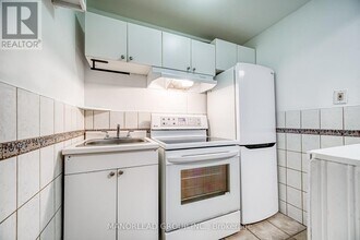 28 Kingslake Rd in Toronto, ON - Building Photo - Building Photo