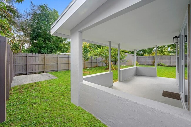 536 SW 22nd Terrace in Fort Lauderdale, FL - Building Photo - Building Photo