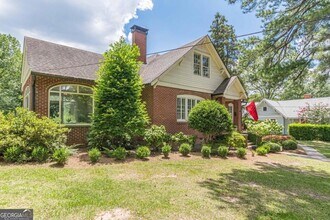 1878 Cambridge Ave in College Park, GA - Foto de edificio - Building Photo