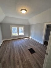 1094 Williams St, Unit 2 in Muskegon, MI - Foto de edificio - Building Photo