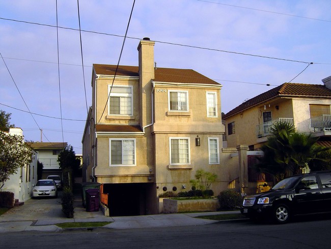 1064 Bennett Ave in Long Beach, CA - Foto de edificio - Building Photo