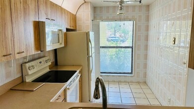 3377 Lucerne Park Dr in Greenacres, FL - Building Photo - Building Photo