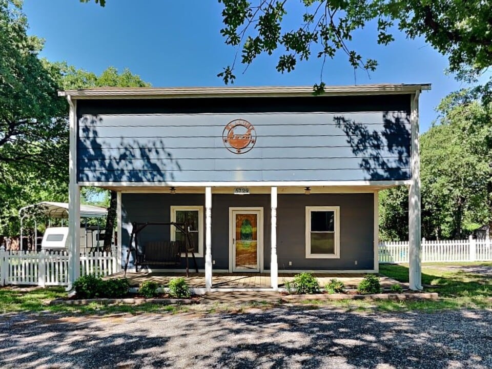 5729 Wilson Rd in Fort Worth, TX - Building Photo