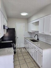 1602 E Kansas City Rd in Olathe, KS - Foto de edificio - Building Photo