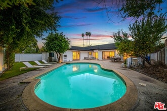 16517 Hartsook St in Los Angeles, CA - Building Photo - Building Photo