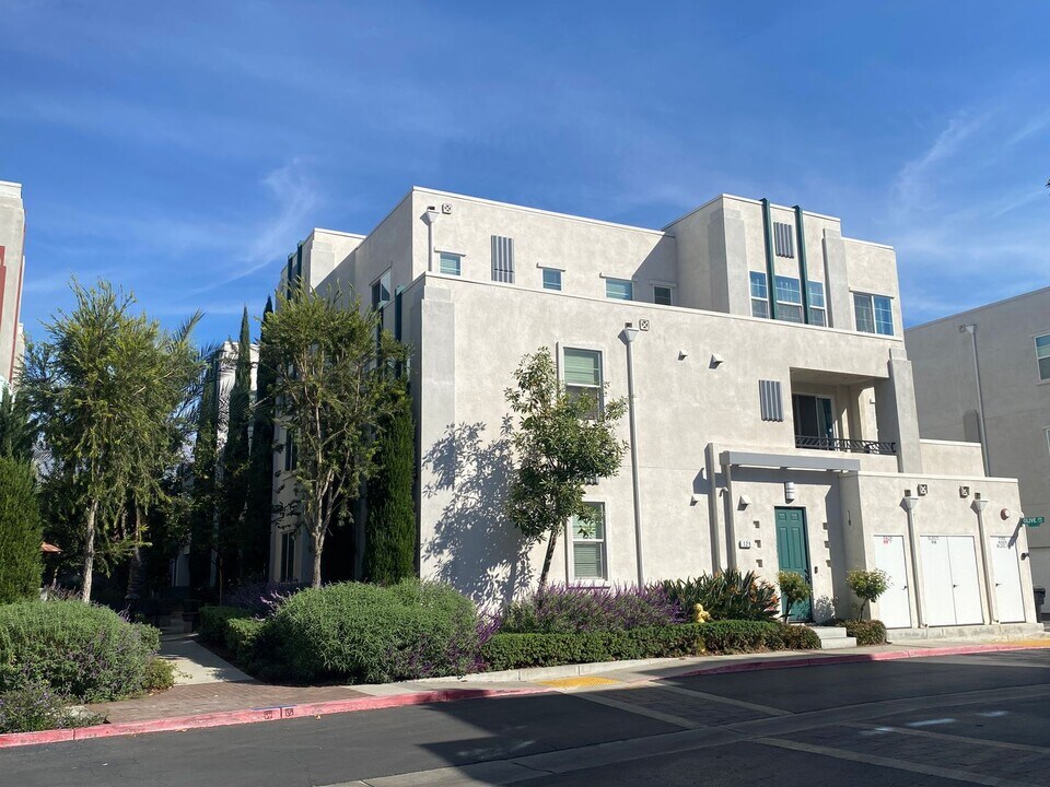 116 Olive Ave in Upland, CA - Building Photo