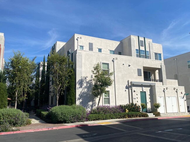 117 Olive Ave in Upland, CA - Foto de edificio - Building Photo