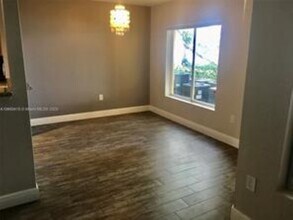 2445 NW 33rd St in Oakland Park, FL - Building Photo - Building Photo