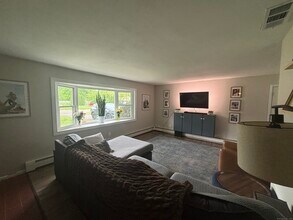 45 Sherman Rd in Glastonbury, CT - Building Photo - Building Photo