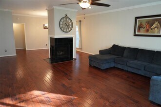 3338 Eagle Ridge Way in Houston, TX - Foto de edificio - Building Photo