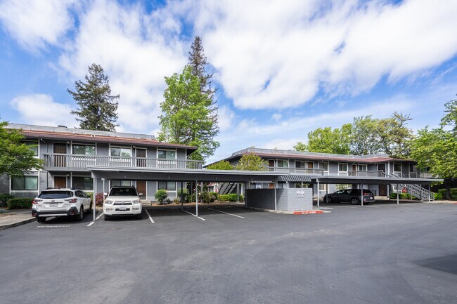 15-57 Monte Cresta Ave in Pleasant Hill, CA - Foto de edificio - Building Photo