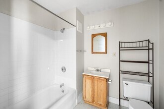 1107 E Genesee St in Syracuse, NY - Building Photo - Building Photo