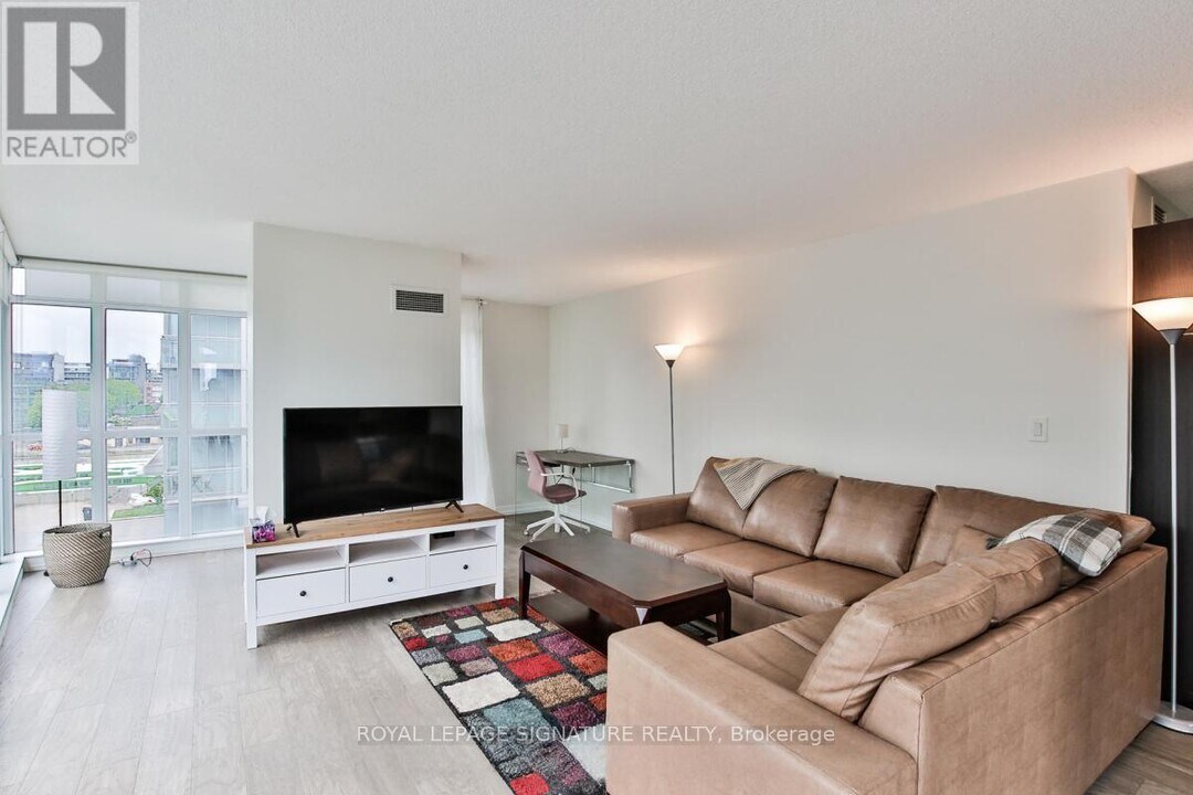 10 Capreol Ct in Toronto, ON - Building Photo