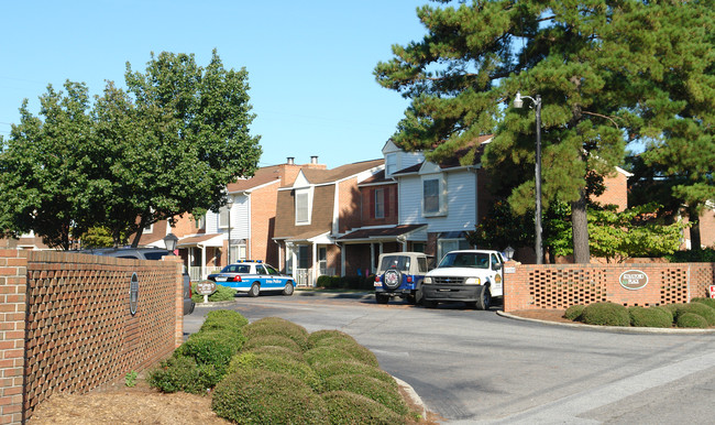 Stratford Place in West Columbia, SC - Foto de edificio - Building Photo