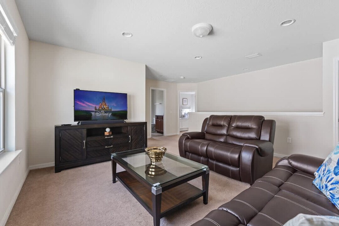 2116 Morocco Way in Kissimmee, FL - Foto de edificio