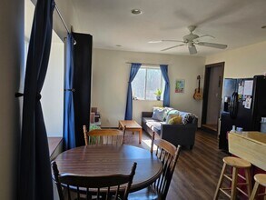 352 Packers Falls Rd in Durham, NH - Foto de edificio - Building Photo