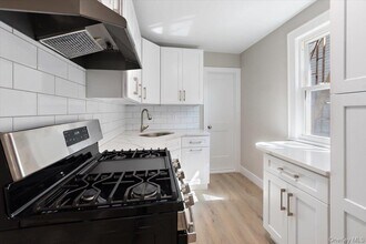 60 Leroy Ave in Valhalla, NY - Building Photo - Building Photo