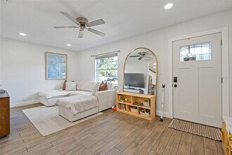 3308 W Van Buren Dr in Tampa, FL - Foto de edificio - Building Photo