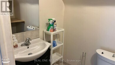 92 Binkley Crescent in Hamilton, ON - Building Photo - Building Photo