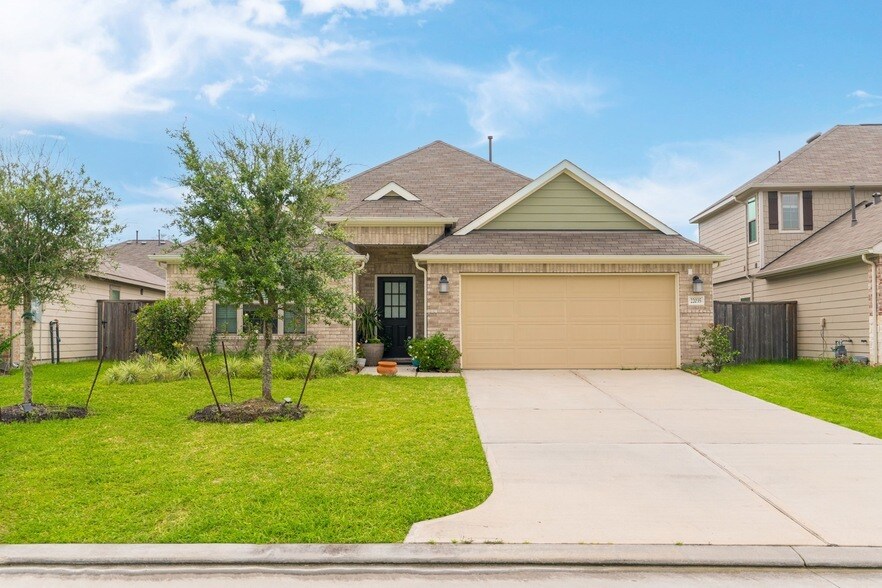 22035 Juniper Crossing Dr, Unit . in Roman Forest, TX - Foto de edificio
