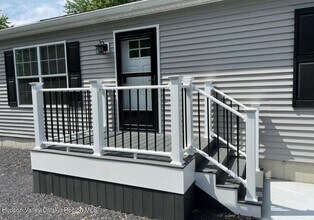 37 Van Dyck St in Coxsackie, NY - Foto de edificio - Building Photo