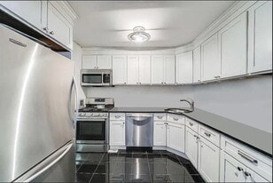 270 Marin Blvd in Jersey City, NJ - Building Photo