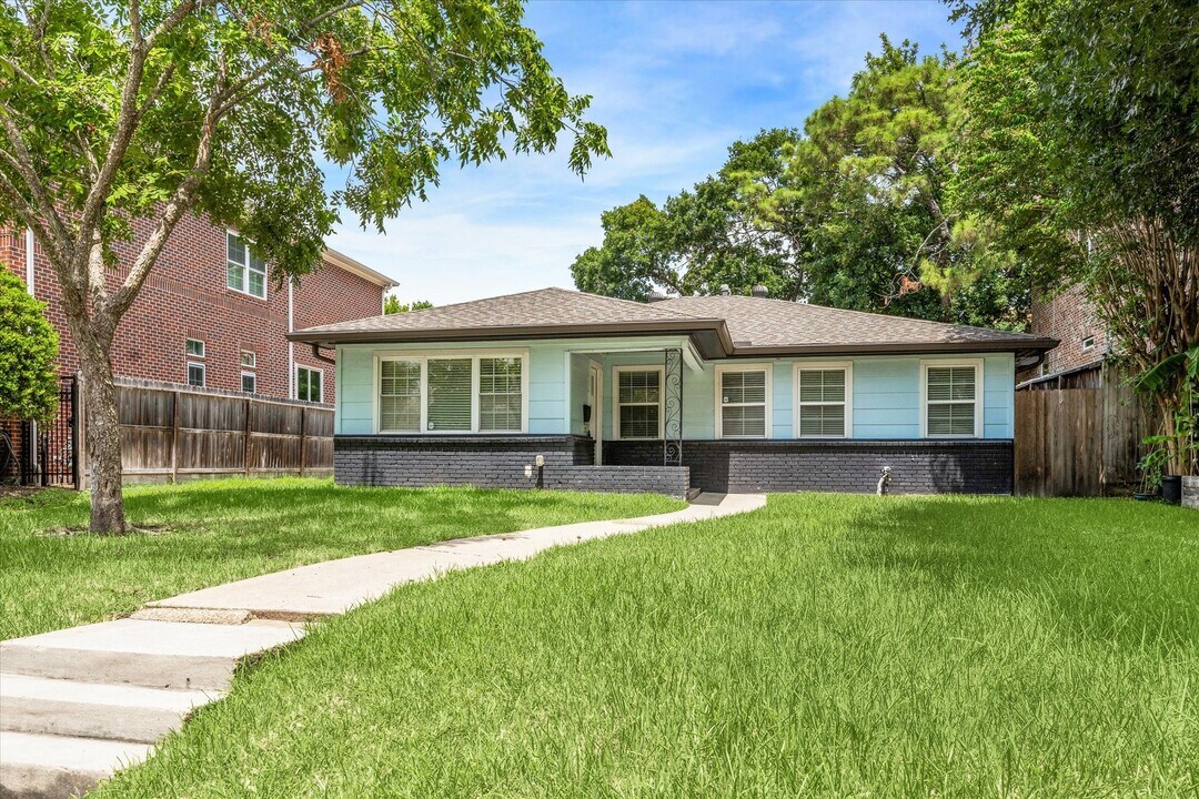 3810 Grennoch Ln in Houston, TX - Building Photo