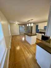 104 Elm St, Unit 104 Elm St. Unit A in Amesbury, MA - Building Photo - Building Photo