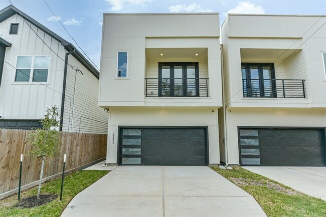 3032 Gray St in Houston, TX - Building Photo - Building Photo