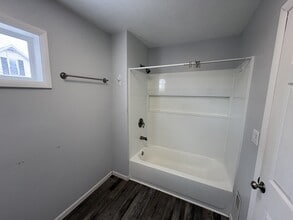 1026 Race St in Huntingburg, IN - Building Photo - Building Photo