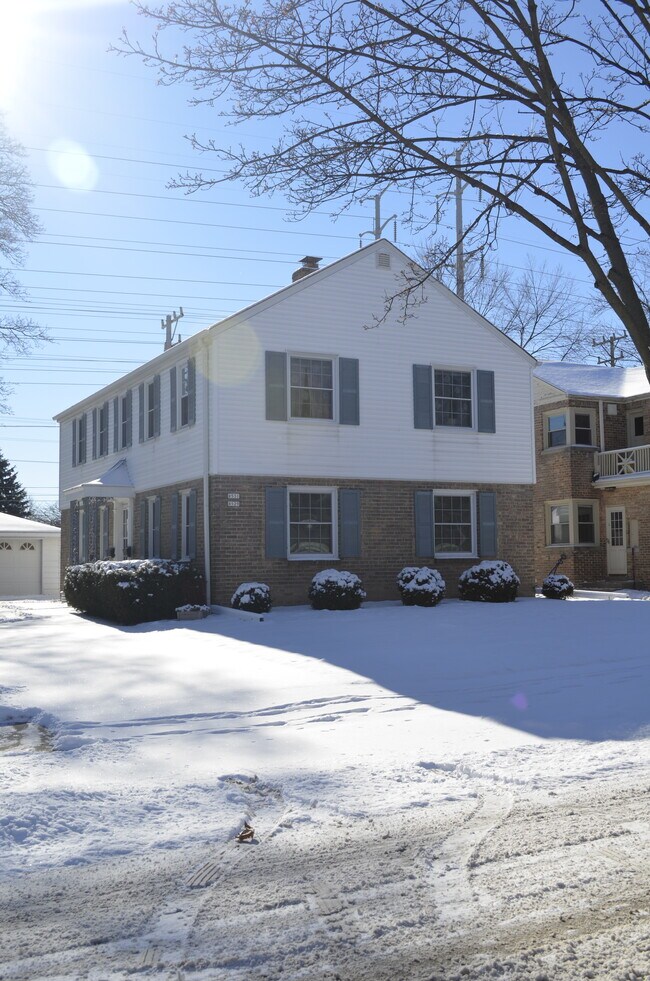 8529 W Hawthorne Ave Rentals in Wauwatosa, WI