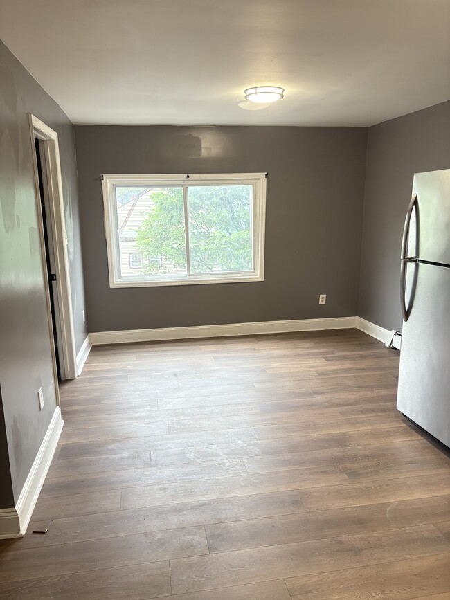 27 N 18th St, Unit 3 in East Orange, NJ - Building Photo - Building Photo