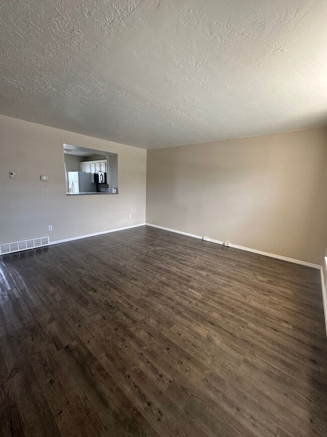 5736 W Loch Raven Ct in West Valley, UT - Building Photo - Building Photo