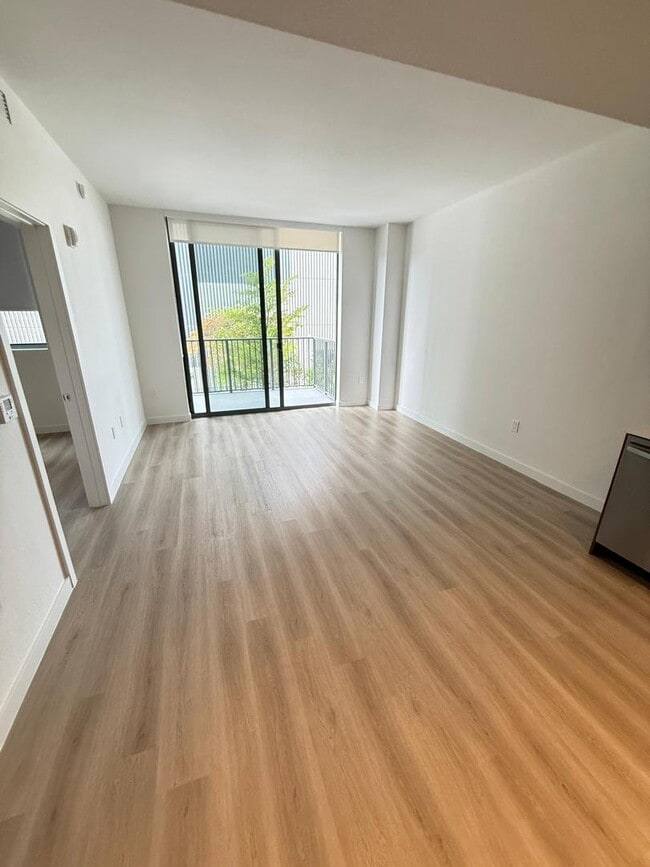 3748 NW 13th St, Unit A3 in Miami, FL - Building Photo - Building Photo