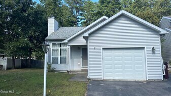 21 Skylark Dr in Ballston Spa, NY - Building Photo